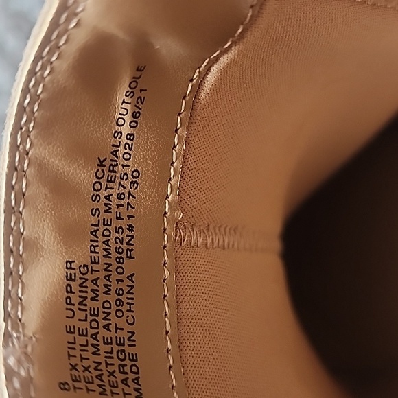 Women's western-style ankle boots size 8. - Picture 5 of 9